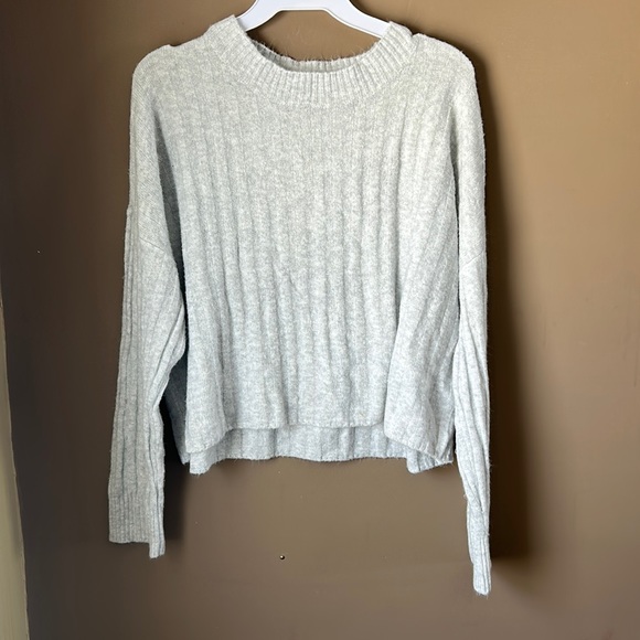 American Eagle Outfitters Tops - American eagle cropped sweater
